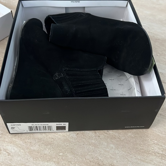 Dolce Vita Gwynn Black Suede Bootie 10 - Picture 4 of 4